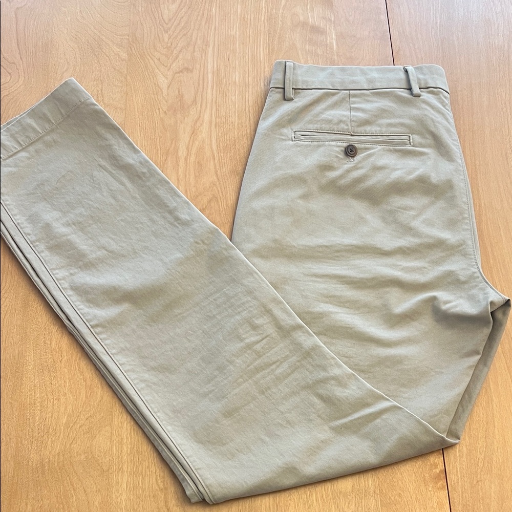 GAP Men's Khaki Chino Pants